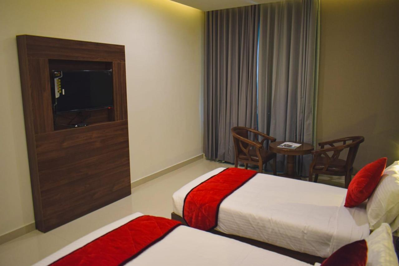 Pearl Palace Attingal Bagian luar foto