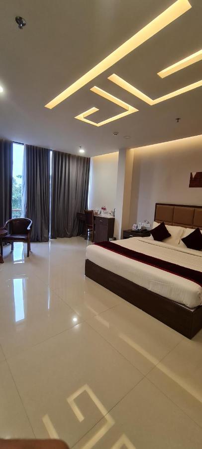 Pearl Palace Attingal Bagian luar foto